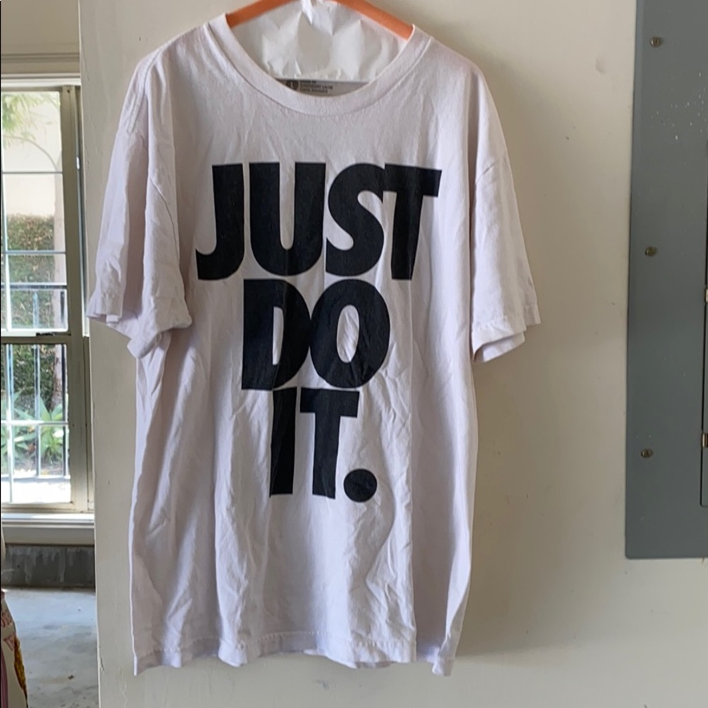 MENS Just Do It. White Nike Shirt Loose Fit SIZE LARGE 100% COTTON🤍👕👚